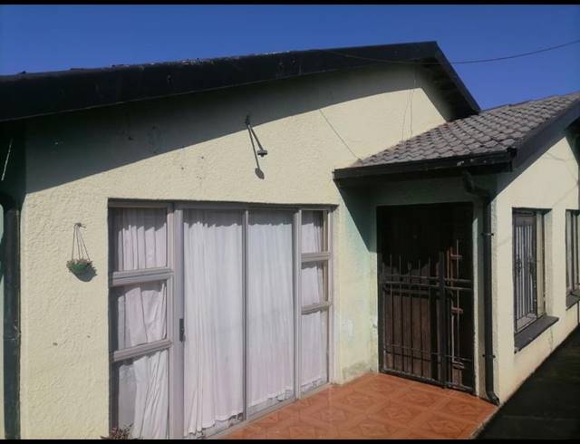 3 BEDROOM HOUSE FOR SALE IN JABAVU